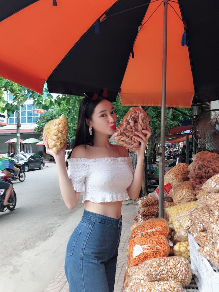 Nổi tiếng là gái ngoan, nhưng mỗi lần diện đồ khoe eo, Nhã Phương lại gây sốt - 3