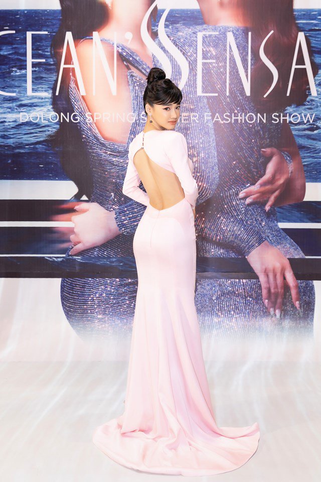 Nổi tiếng là gái ngoan, nhưng mỗi lần diện đồ khoe eo, Nhã Phương lại gây sốt - 10