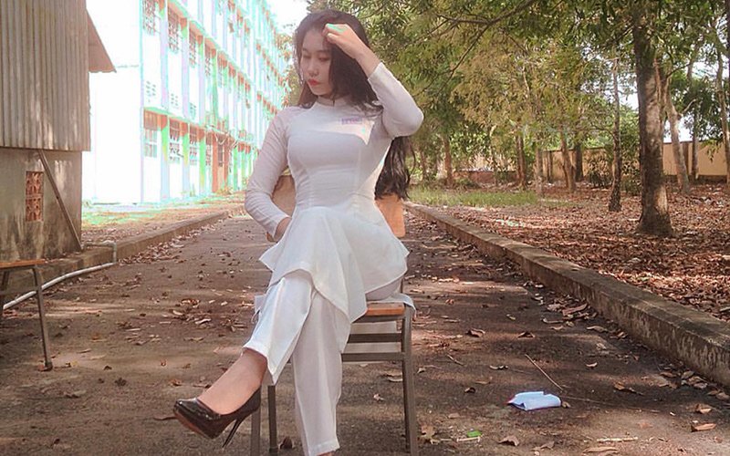 Nguyễn Thị Kiều Diễm (sinh năm 2000, Đồng Nai) được mệnh danh là mỹ nhân gợi cảm thế hệ mới trên mạng xã hội. Cô nàng sở hữu thân hình nóng bỏng, phong cách thời trag phóng khoáng dù chỉ mới có 19 tuổi. 
