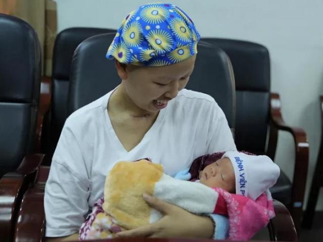 Sau bao ngày mong đợi, mẹ ung thư giai đoạn cuối hạnh phúc đón con trai Bình An xuất viện