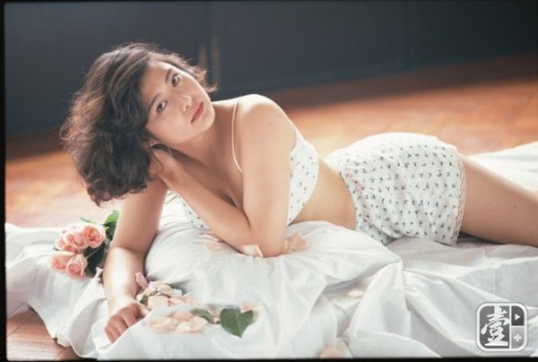 Hoa hậu phim nóng Hong Kong đổi đời lấy đại gia, 20 năm sau nhìn con gái mà ngỡ ngàng - 2