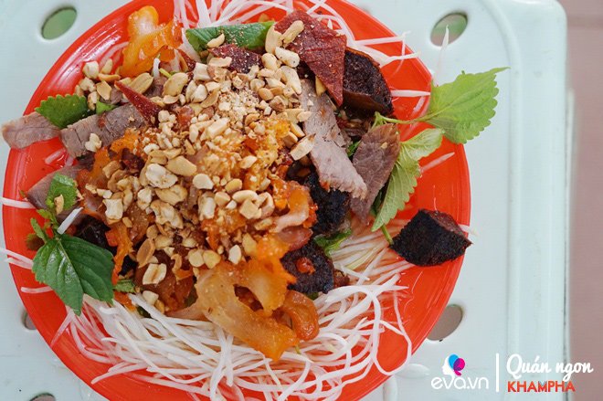 Quán nộm bò khô phố cổ 70 tuổi đông không có chỗ ngồi, ngày bán hơn 200kg nguyên liệu - 4