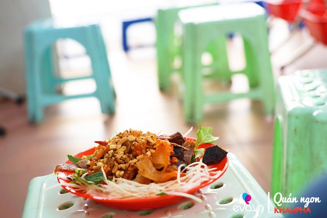 Quán nộm bò khô phố cổ 70 tuổi đông không có chỗ ngồi, ngày bán hơn 200kg nguyên liệu - 6