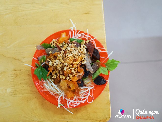 Quán nộm bò khô phố cổ 70 tuổi đông không có chỗ ngồi, ngày bán hơn 200kg nguyên liệu - 7