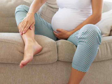 Bà bầu bị phù chân khi nào cần đi gặp bác sĩ?