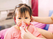 Làm mẹ - Nguyên nhân gây viêm phổi kéo dài ở trẻ dưới 5 tuổi