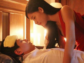 Bạn gái nổi cơn yêu buổi sáng, chàng trai tái mặt ôm của quý tới gặp bác sĩ