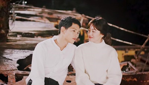 Sau gần 1 tháng tuyên bố, cuối cùng Song Hye Kyo có thể gọi Song Joong Ki là amp;#34;chồng cũamp;#34; - 2