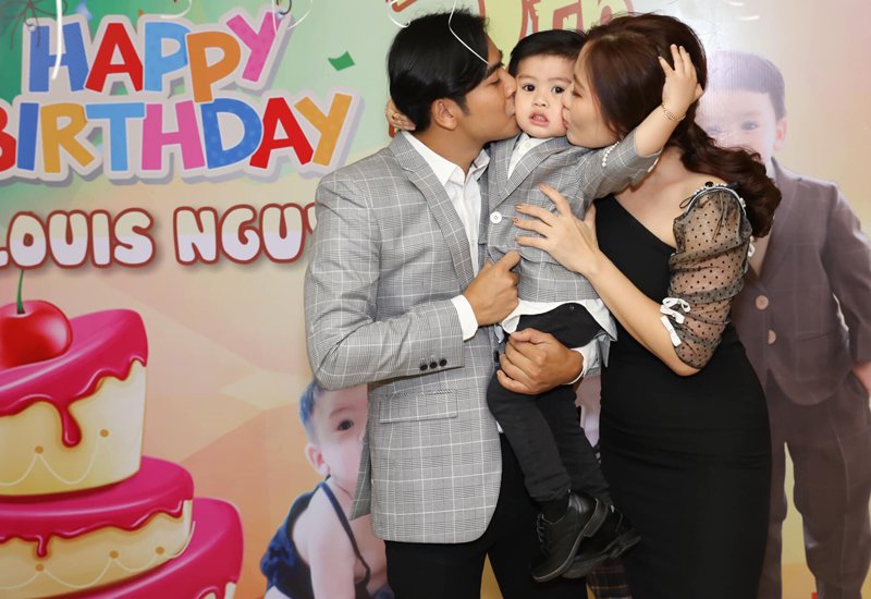 Một cậu nhóc Sài Thành hot không kém con trai Lương Thế Thành - Thúy Diễm chính là bé Louis Bình An - con trai đầu lòng của diễn viên trẻ Ngọc Lan và chồng Thanh Bình. Cậu bé chào đời vào ngày 6/2/2017, đến nay đã được hơn 2 tuổi.
