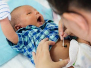 Làm mẹ - Cách vệ sinh cuống rốn trẻ sơ sinh chuẩn nhất và những điều mẹ cần lưu ý