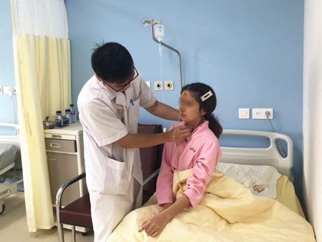 Cô gái trẻ bị suy kiệt, nhiễm khuẩn toàn thân vì hóc thịt bò khi ăn tối