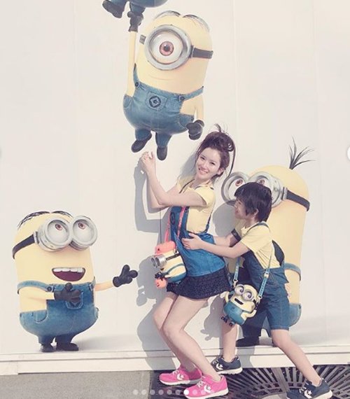 Hotgirl mặc áo hở bầu ngực trần đi họp lớp cho con, ảnh đời thường còn táo bạo hơn - 10