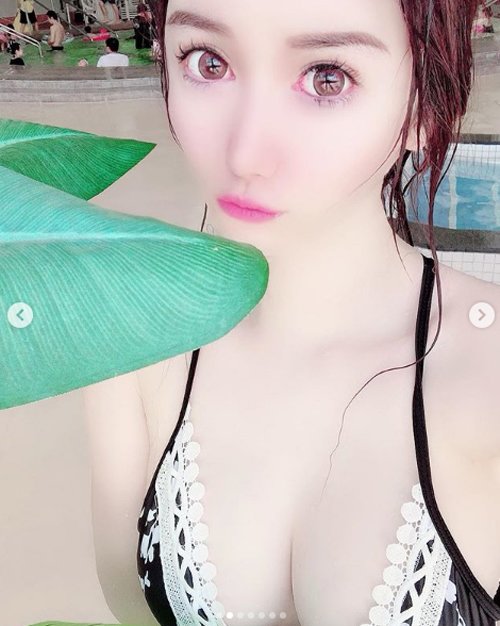 Hotgirl mặc áo hở bầu ngực trần đi họp lớp cho con, ảnh đời thường còn táo bạo hơn - 12