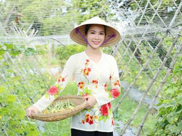 Á quân “Thần tượng Bolero 2019” Dương Kim Ánh chật vật diễn cảnh khóc trong MV mới