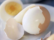 Sức khỏe - Trứng luộc rất dễ bị nhiễm khuẩn bởi hành động mà nhiều người hay làm khi luộc trứng