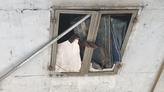 vu 2 be trai chet ngat khi chay nha: "pha duoc cua vao thi cac chau da lim di" - 3
