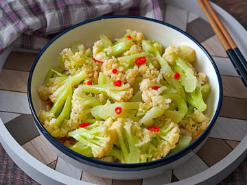 Chỉ 5 phút là xong ngay súp lơ trắng trộn ngon mát cho ngày nắng nóng
