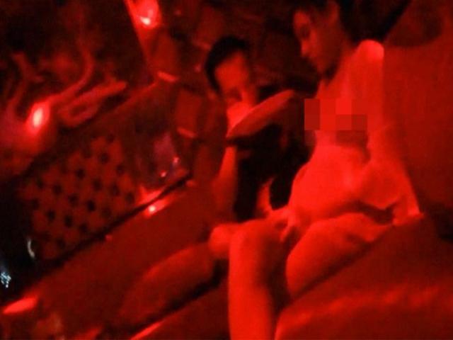 Clip: Xốn mắt với cảnh thác loạn bên trong nhà hàng ở khu trung tâm TP HCM