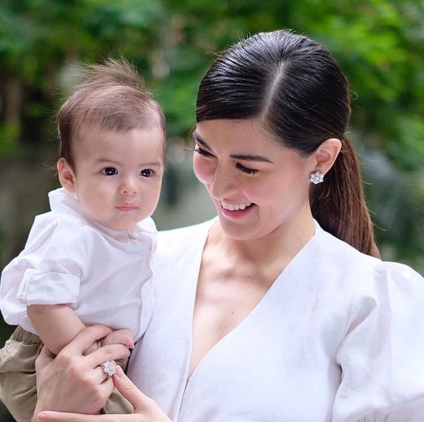 Bố mẹ amp;#34;đẹp nhất Philippinesamp;#34; bảo sao 2 con lại cực phẩm, bé út gây ấn tượng mạnh - 6