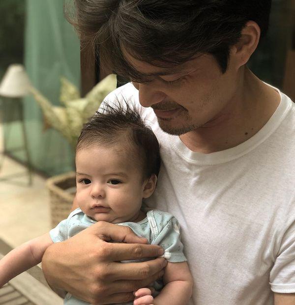 Bố mẹ amp;#34;đẹp nhất Philippinesamp;#34; bảo sao 2 con lại cực phẩm, bé út gây ấn tượng mạnh - 11