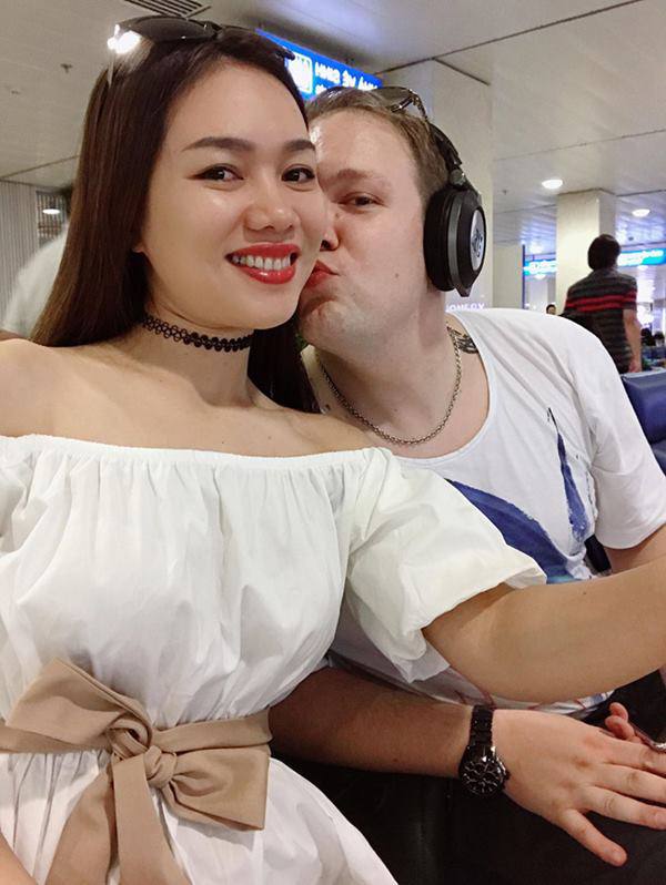 chang quan ly resort 5 sao thuy si tuc toc sang vn cua co gai quen qua mang 3 ngay - 4