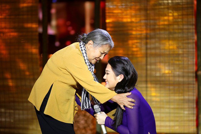 Lily Chen hát về mẹ khiến ai cũng xúc động trong đêm Chung kết amp;#34;Tình Bolero 2019amp;#34; - 2