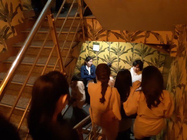 Đột kích nhà hàng SunFlower ở TP.HCM lần thứ 6, phát hiện nhiều tiếp viên ăn mặc khiêu dâm - 2