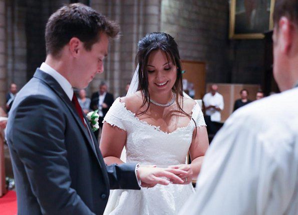 Cô dâu Hoàng gia bình dân nhất lịch sử: người gốc Việt, chỉ chọn 3 bộ váy cưới đơn giản - 2