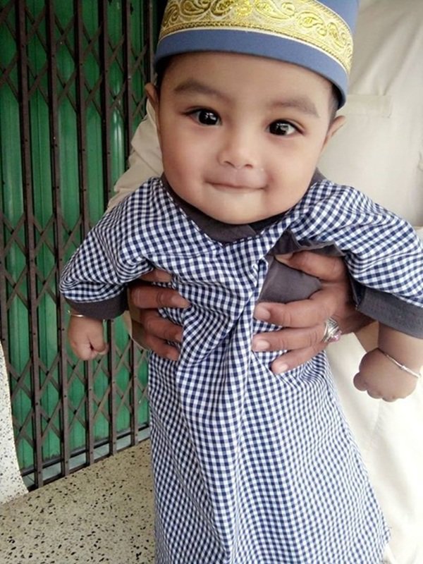 Dung mạo khó tin của em bé sơ sinh amp;#34;đẹp từ trong trứngamp;#34;, càng lớn càng phá nét! - 7