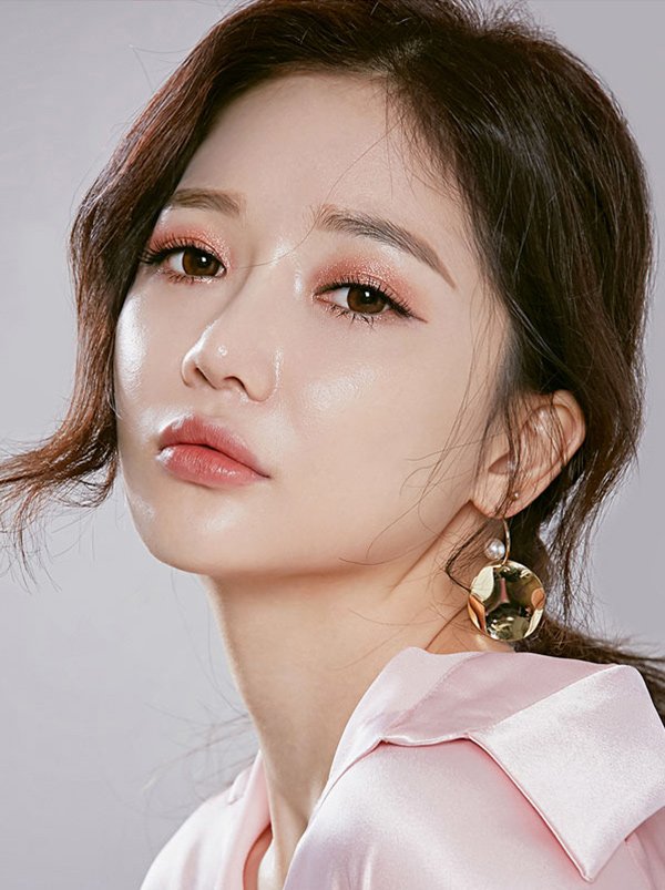 Sau khi tự nhận là người thứ ba, Trà “cave” bị dân tình săm soi style make up thảm họa - 8