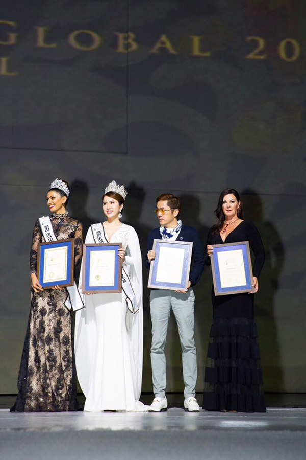 “Bầu” Hòa lịch lãm ngồi ghế giám khảo Mrs International Global - 3