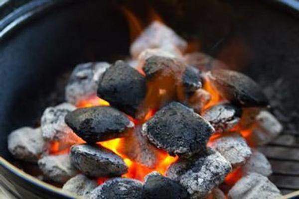 Bé sơ sinh viêm da mưng mủ khắp lưng vì sai lầm của bà nội - 2