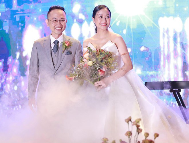 MC Giọng hát Việt mếu máo vào bếp sau đám cưới, phản ứng của ông xã mới gây chú ý - 1