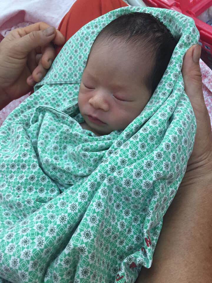 Ngạc nhiên vì dễ dính bầu, 9X mang thai nằm “treo chân” giữ con, cả ngày chỉ ăn với nằm - 3