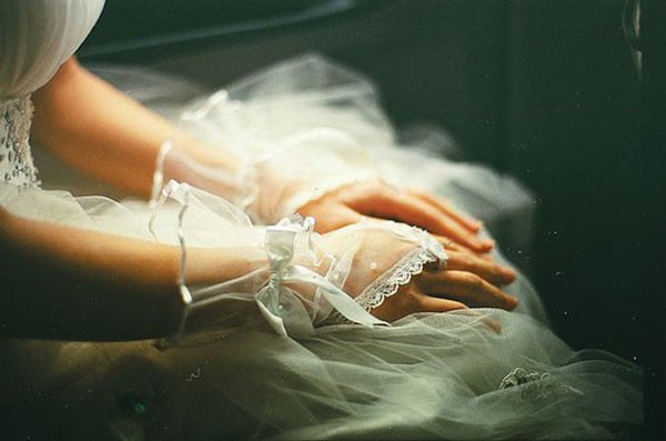 Bị mẹ chồng tương lai ép nghỉ việc, ở nhà sinh con, nữ trưởng phòng phải vào viện tâm thần - 1