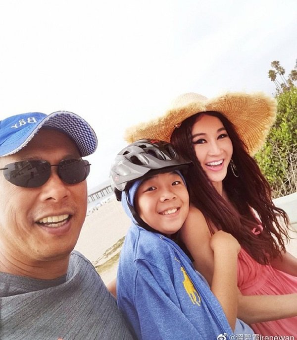 Đâu ngờ Phan Kim Liên lẳng lơ nhất màn ảnh đã U60, có ông chồng soái ca như thế này - 8