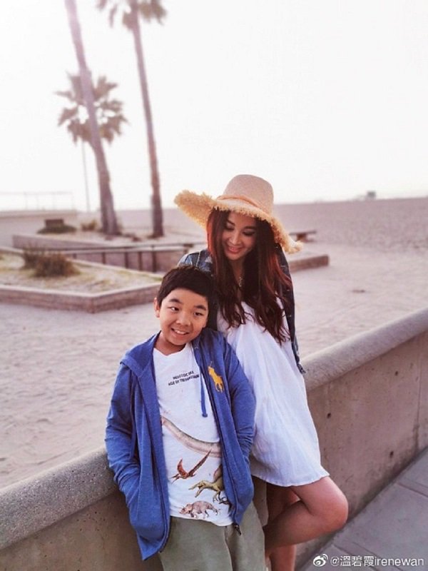 Đâu ngờ Phan Kim Liên lẳng lơ nhất màn ảnh đã U60, có ông chồng soái ca như thế này - 7