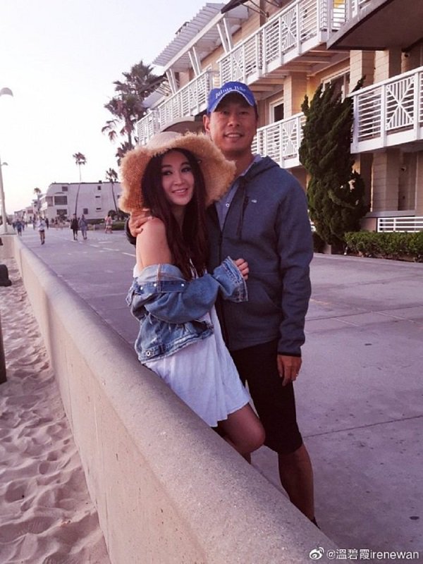 Đâu ngờ Phan Kim Liên lẳng lơ nhất màn ảnh đã U60, có ông chồng soái ca như thế này - 5