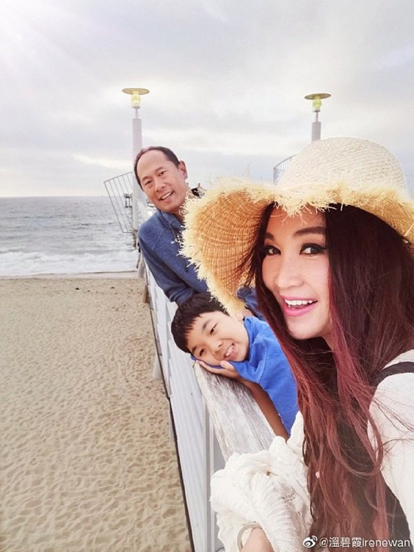 Đâu ngờ Phan Kim Liên lẳng lơ nhất màn ảnh đã U60, có ông chồng soái ca như thế này - 6