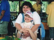 Tin tức - Mẹ vừa qua đời, con gái tật nguyền bỗng đi lại như bình thường mở ra vụ án chấn động