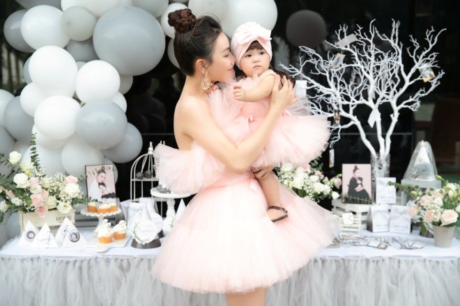 Trà Ngọc Hằng lần đầu khoe gương mặt con gái xinh như búp bê kèm những chia sẻ xót xa - 6