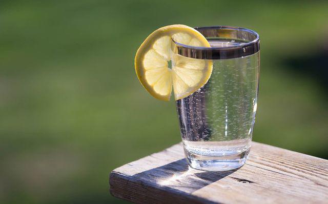 7 thói quen hàng ngày gây hại cho sức khỏe hơn cả hút thuốc lá, rất nhiều người mắc - 6