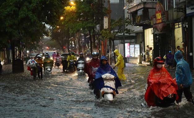 Diễn biến mới về cơn bão số 3 đổ bộ đất liền trong đêm, gây mưa lớn gió giật mạnh - 2