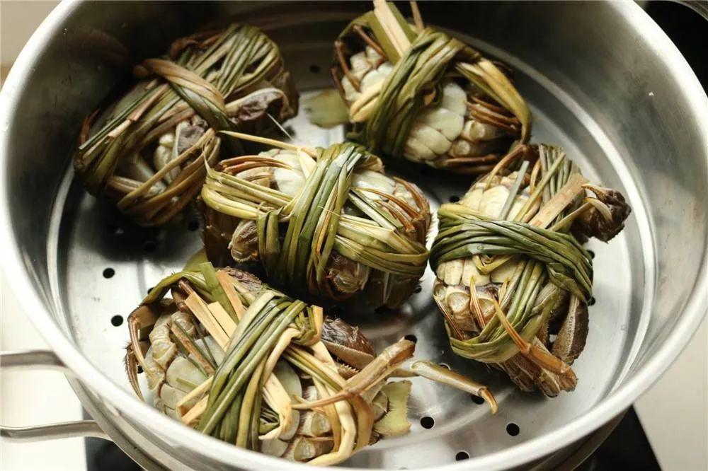 Khi hấp cua, đặt cua ngửa hay úp bụng, nhiều người làm sai nên món ăn mất ngon - 2