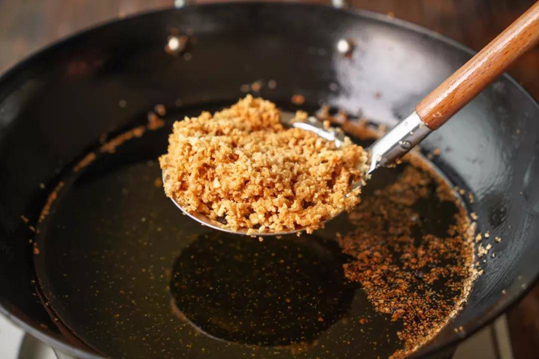 Ngày mưa làm sườn xóc tỏi tuyệt ngon, thơm lừng amp;#34;điếcamp;#34; mũi hàng xóm - 2