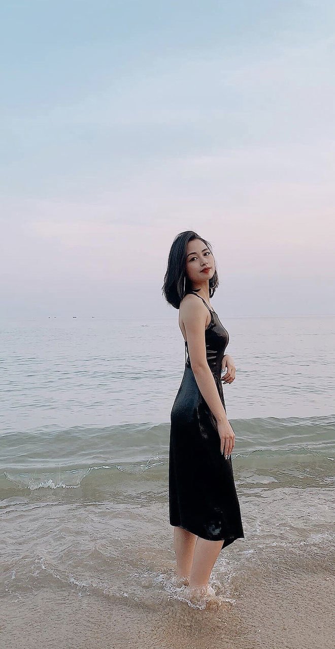 Cô gái xinh đẹp tạo dáng trên phố Trần Duy Hưng, lập tức nhận hàng loạt tin nhắn nhạy cảm - 9