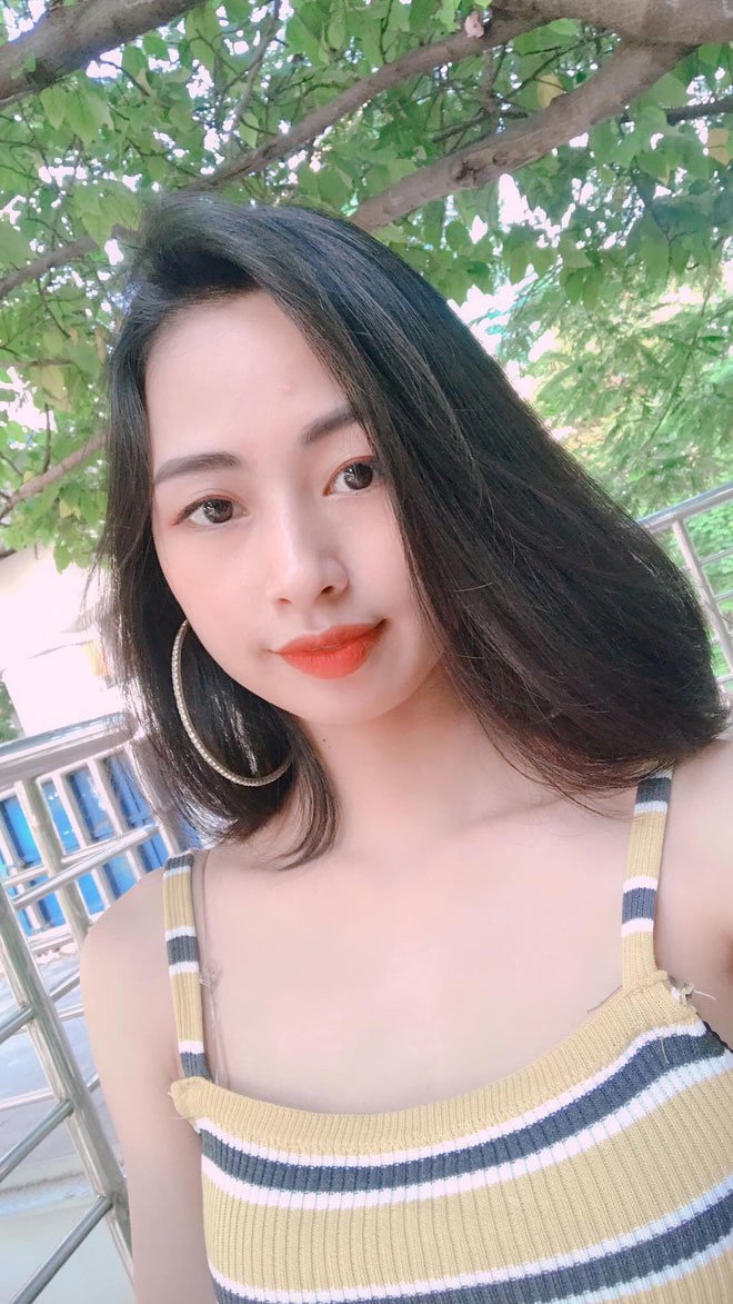 Cô gái xinh đẹp tạo dáng trên phố Trần Duy Hưng, lập tức nhận hàng loạt tin nhắn nhạy cảm - 5