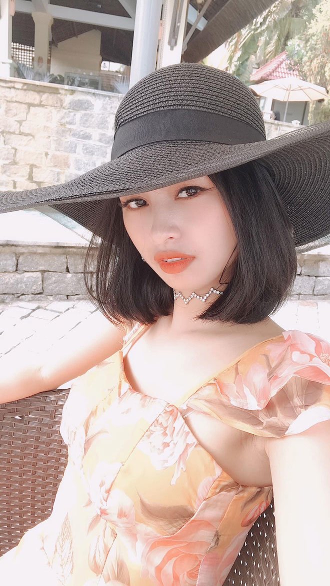 Cô gái xinh đẹp tạo dáng trên phố Trần Duy Hưng, lập tức nhận hàng loạt tin nhắn nhạy cảm - 8