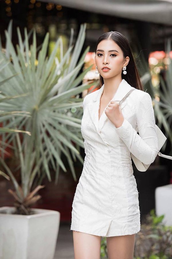 Xuất hiện trên thảm đỏ Miss World VN 2019, Hoa hậu Tiểu Vy chiếm sóng với vòng 1 phổng phao - 5