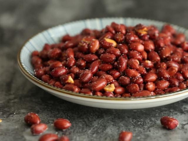 Làm lạc rang muối mãi chẳng giòn, thêm mấy bước này, món ăn giòn thơm ngay lập tức